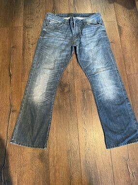 Guess Men Relaxed Fit Jeans in Faded Blue